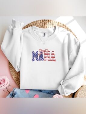 Patriotic Mama Bow Crewneck White Sweatshirt USA 4th of July Mom Gift